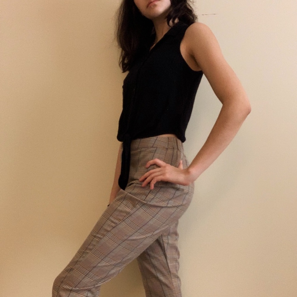 Cropped black top
